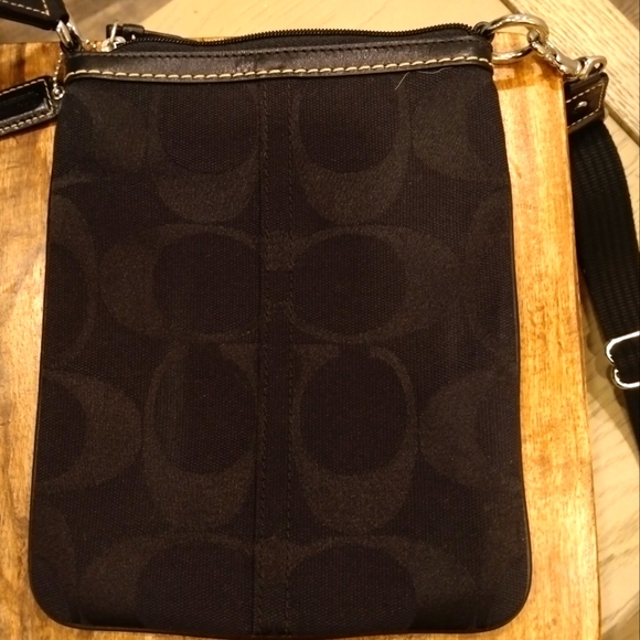 COACH 🖤Classic Signature Crossbody Bag - Picture 9 of 10